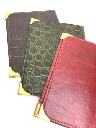 נרתיק קלאסי לדרכון עשוי עור בעבודת יד לאישה ולגבר