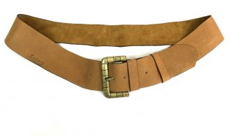 חגורת עור רחבה בגוון חום כאמל מעוצבת לאישה בעבודת יד