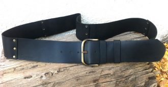 חגורת עור שחורה למותן האישה - עבודת יד