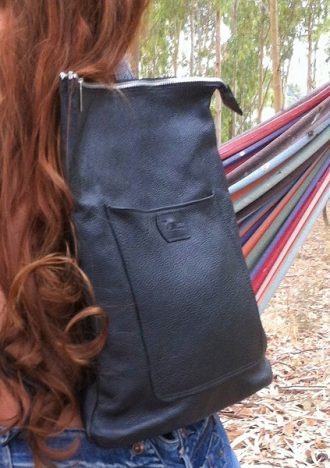 תיק גב קלאסי שחור מעוצב בעבודת יד