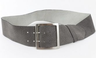 חגורת עור אפורה ורחבה לאישה - עבודת יד