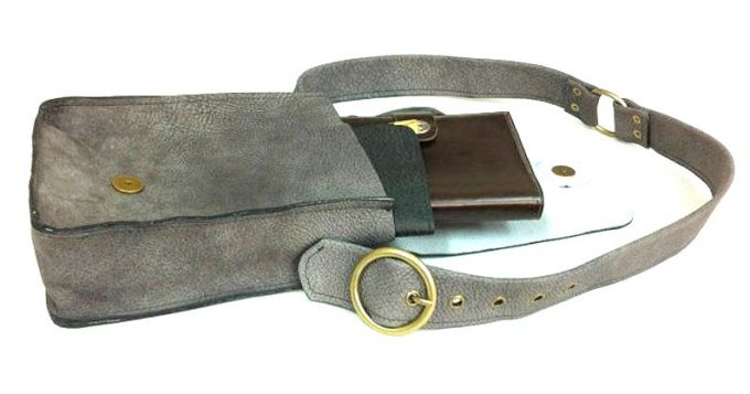 פאוץ' עור אפור לאישה ולגבר מעוצב בעבודת יד