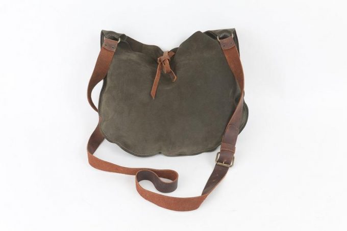 תיק מעור זמש מעוצב לאישה בעבודת יד - דגם ירח ירוק כהה