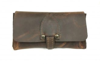 נרתיק עור חום לטבק מעוצב לגבר בעבודת יד