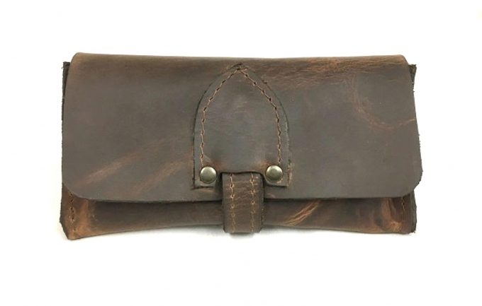 נרתיק עור חום לטבק מעוצב לגבר בעבודת יד