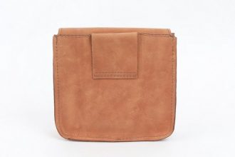 פאוץ' קטן מעור בצבע כאמל מעוצב בעבודת יד