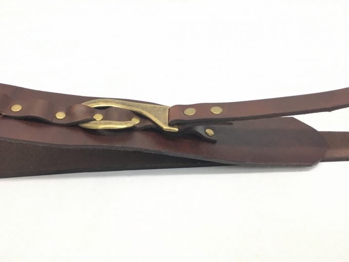 חגורת עור חומה למותן האישה מעוצבת בעבודת יד