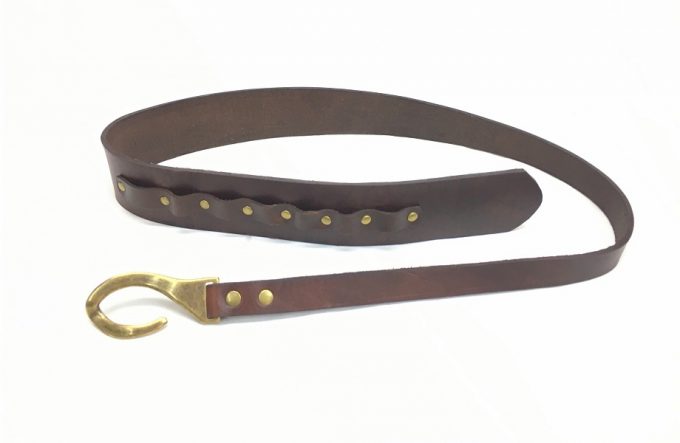 חגורת עור חומה למותן האישה מעוצבת בעבודת יד