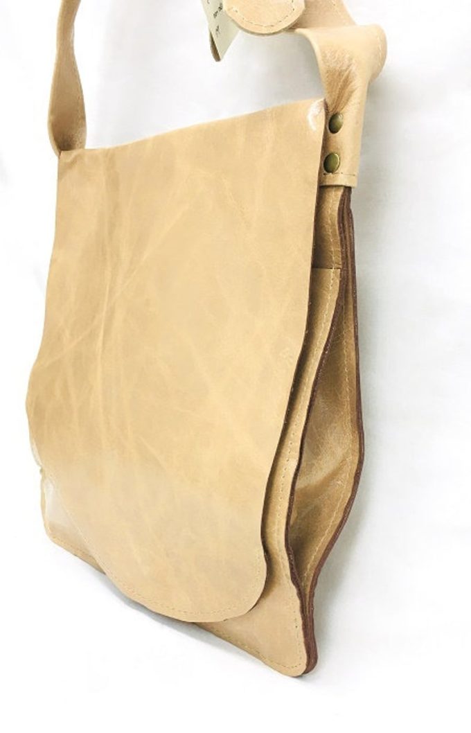 תיק קלאסי אלגנטי בצבע בז' מעוצב לאישה בעבודת יד