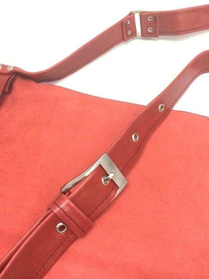 תיק עור קלאסי אדום מעוצב לאישה בעבודת יד