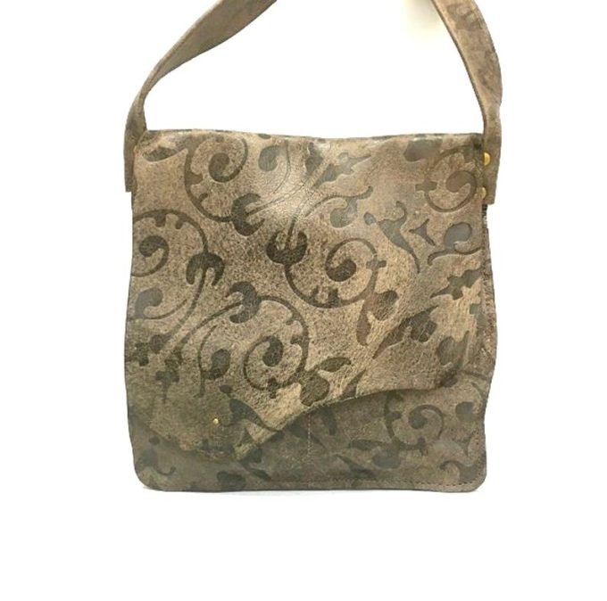 תיק עור חום קלאסי ויחודי מעוצב לאישה בעבודת יד