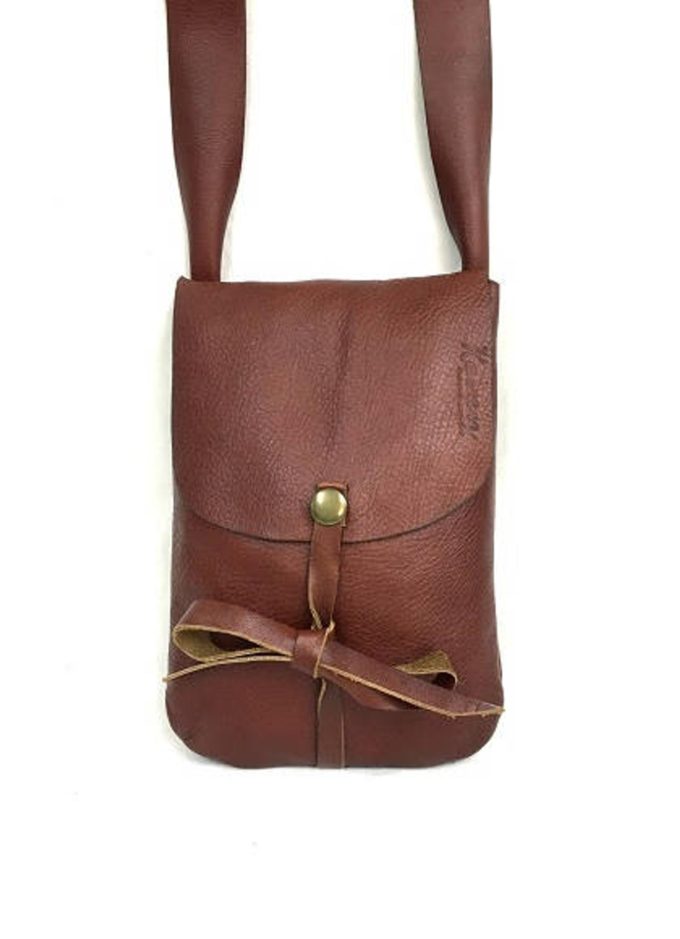 תיק עור בורדו קטן מעוצב בעבודת יד -דגם קשירה