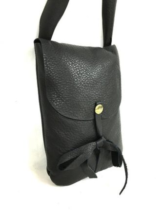 תיק עור שחור קטן מעוצב לאישה בעבודת יד