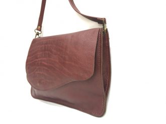 תיק עור בורדו מעוצב לאישה בעבודת יד