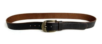 חגורה מעור בגוון חום כהה לגבר מעוצבת בעבודת יד