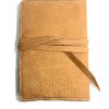 יומן בעל כריכת עור בגוון כאמל מעוצב בעבודת יד