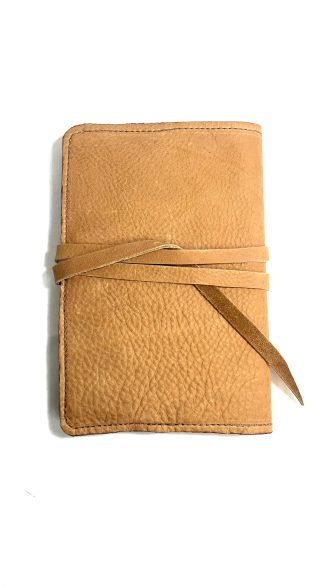 יומן בעל כריכת עור בגוון כאמל מעוצב בעבודת יד