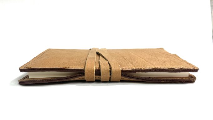 ייומן בעל כריכת עור בגוון כאמל מעוצב בעבודת יד