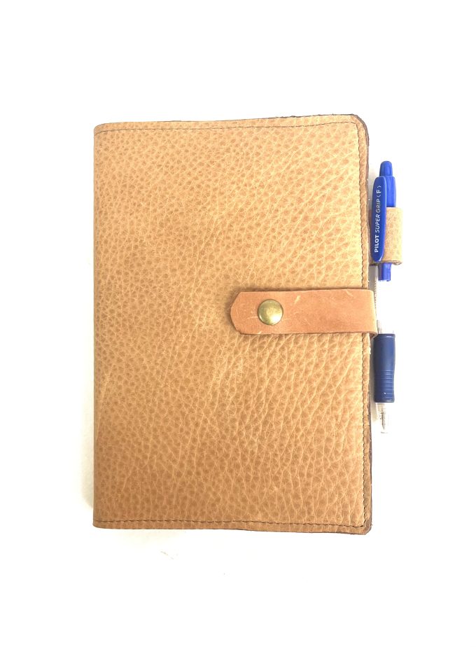 יומן מסע בעל כריכת עור בגוון כאמל מיוצר בעבודת יד